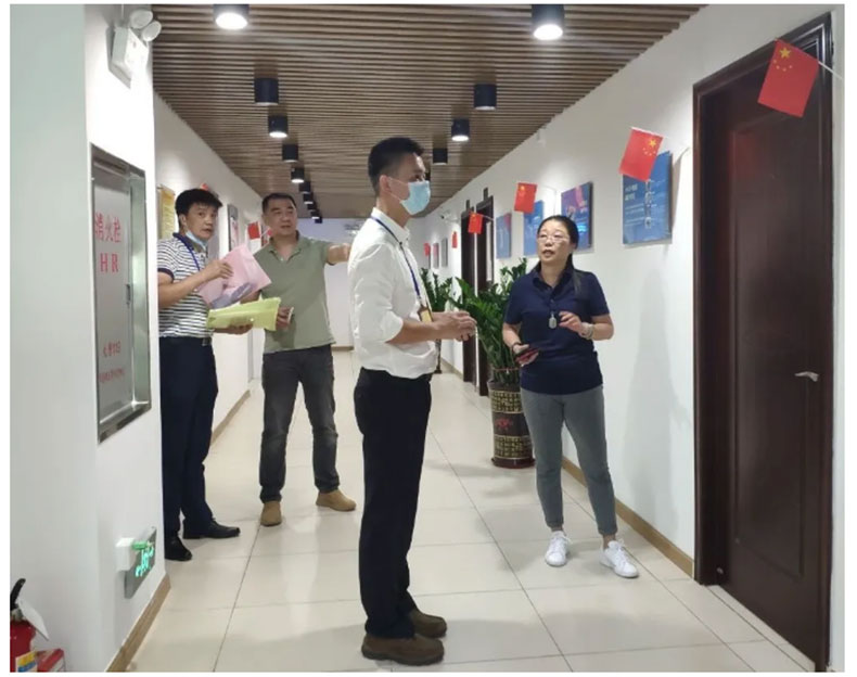【企业喜讯】政府关怀，助力焕思实业发展新动力